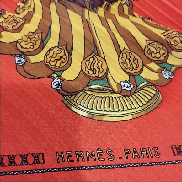 🎉🎉SOLD🎉🎉 Authentic Hermes pleated silk scarf with box - Picture 6 of 7